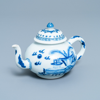 Een Chinese blauw-witte theepot met deksel, Jiajing merk, Kangxi