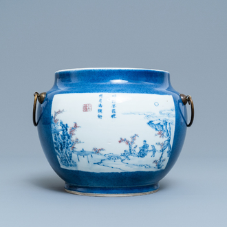 Een Chinese blauw-witte en koperrode kom met poederblauwe fondkleur, Jiajing merk, Kangxi