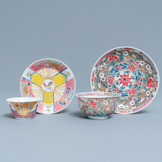 Deux tasses et soucoupes en porcelaine de Chine famille rose, Yongzheng