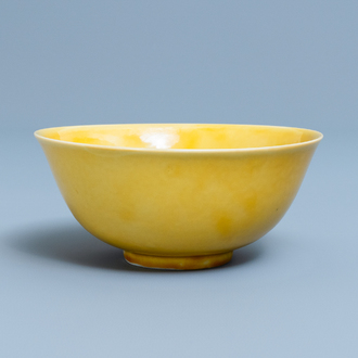 A Chinese monochrome yellow bowl, Jiajing mark, 18/19th C.