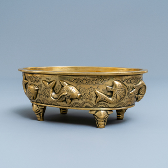 A Chinese oval bronze censer with fish, Xuande mark, 19th C.