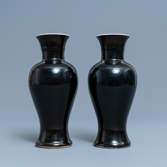 A pair of Chinese monochrome mirror black vases, 19th C.