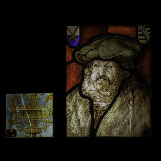 Twee fragmenten van glas-in-lood ramen, één gedateerd 1532, Vlaanderen of Frankrijk