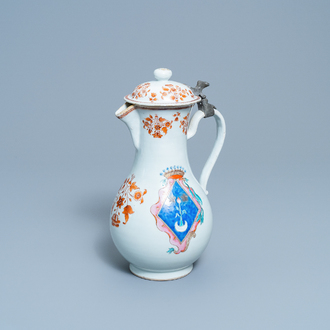 Une verseuse couverte en porcelaine de Chine famille rose aux armes de Faverolles pour le marché français, Qianlong