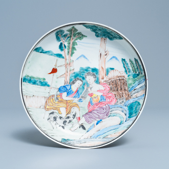 Une assiette en porcelaine de Chine famille rose à décor mythologique pour le marché européen, Qianlong