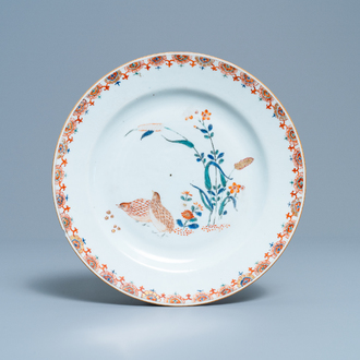 Une assiette en porcelaine de Chine de style Kakiemon à décor de cailles, Qianlong