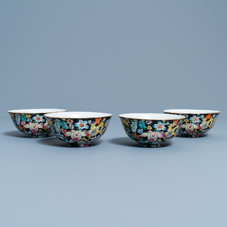 Quatre bols en porcelaine de Chine famille rose à décor millefleurs, marque de Jiangxi Ciye Gongsi, République
