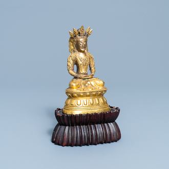Une figure de Bouddha en bronze doré, Sino-Tibet, 18ème