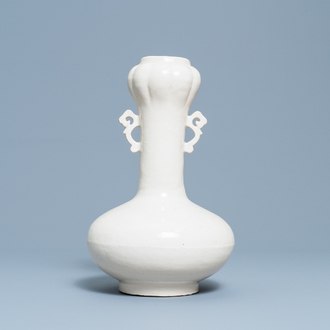 Un vase en porcelaine de type Cizhou, Chine, Ming