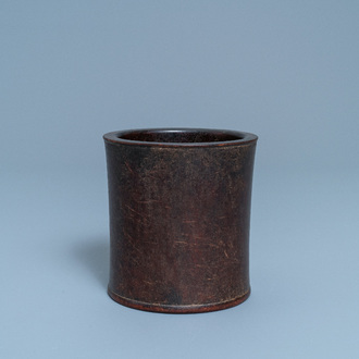 Un pot à pinceaux en bois, Chine, Ming