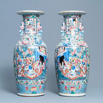 A pair of Chinese famille rose vases with a court scene and a battle scene, 19th C.