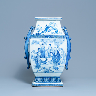 Un grand vase en porcelaine de Chine en bleu et blanc à décor des 'Sept sages dans la forêt de bambou', Qianlong