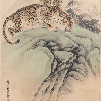 Liu Kuiling (Chine, 1885-1967), encre et couleurs sur papier:  'Deux léopards dans un paysage montagneux'
