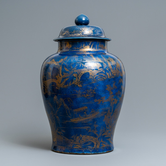 Een grote Chinese monochrome poederblauwe dekselvaas met verguld landschapsdecor, Kangxi