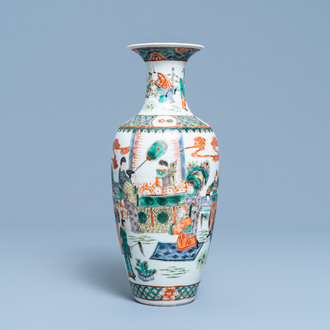 Un vase en porcelaine de Chine famille verte, 19ème