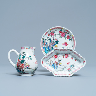 Une verseuse, une soucoupe et un support de cuillères en porcelaine de Chine famille rose, Yongzheng