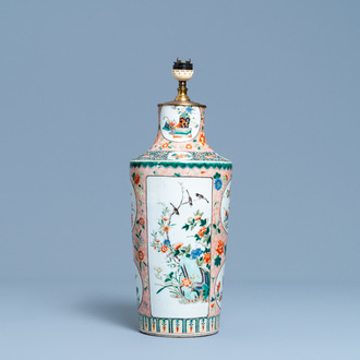 Un vase en porcelaine de Chine famille verte converté en lampe, 19ème