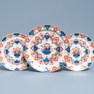 A Dutch Delft doré 'flower basket' charger and a pair of plates, early 18th C.