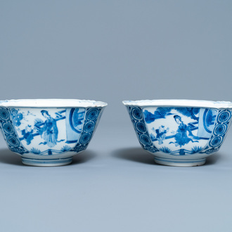 Deux bols en porcelaine de Chine en bleu et blanc, marque de Chenghua, Kangxi