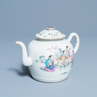 Une théière couverte en porcelaine de Chine famille rose, marque et époque de Guangxu