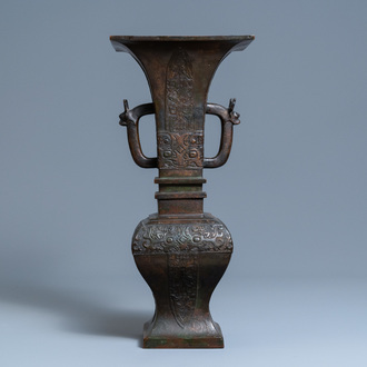 Un grand vase en bronze, Chine, Qing