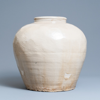 A large Chinese monochrome cream-glazed bulbous vase, 18/19th C.