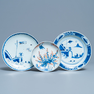 Trois assiettes en porcelaine de Chine en bleu, blanc, rouge de cuivre et wucai de type ko-sometsuke pour le marché japonais, Tianqi/Chongzhen