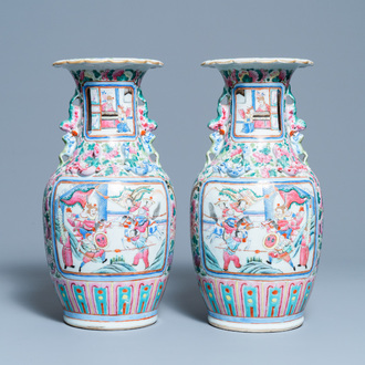 A pair of Chinese famille rose vases with a court scene and a battle scene, 19th C.