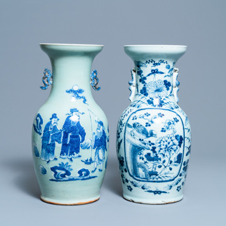 Twee Chinese blauw-witte vazen met celadon fondkleur, 19e eeuw