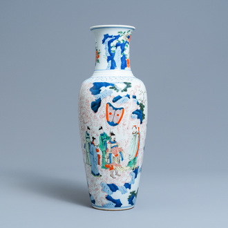 Een Chinese wucai vaas met figuratief decor rondom, 19e eeuw