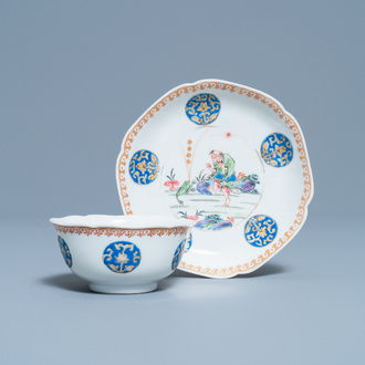 Une tasse et soucoupe en porcelaine de Chine famille rose à décor de Liu Hai, Yongzheng