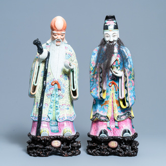 Deux grandes figures des Trois Dieux du Bonheur en porcelaine de Chine famille rose, 19ème