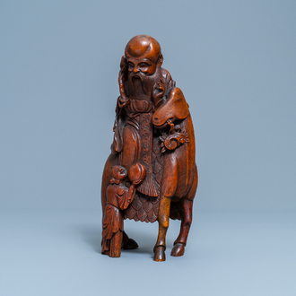 Un groupe en bois de bambou sculpté figurant Shou Lao sur un cerf, Chine, Ming
