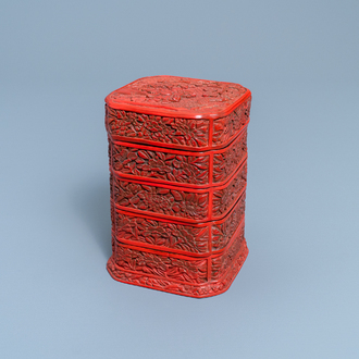 Une boîte couverte en laque rouge à quatre compartiments, Chine, Wanli