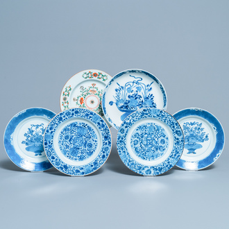 Five Chinese blue and white plates and one in famille verte, Kangxi