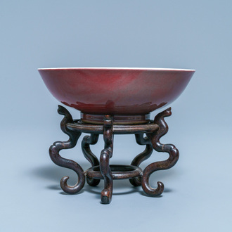 Een Chinese monochrome leverrode kom, 19e eeuw