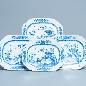 Vier Chinese blauw-witte octagonale schotels met herten, Qianlong