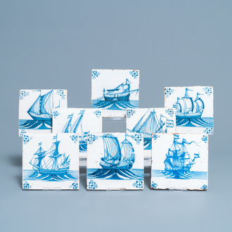 Acht blauw-witte Delftse tegels met schepen, 18e eeuw