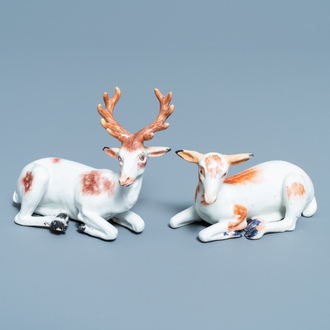 Deux modèles de cerfs en porcelaine, probablement Chelsea, Angleterre, 18ème