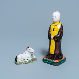 Un modèle miniature d'un cheval et une figure d'un moine en faïence de Delft polychrome, 18ème