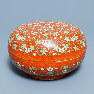 A Chinese iron red and gilt round box and cover, 20th C.