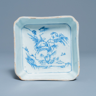 Un bol de forme carrée sur quatre pieds en porcelaine de Chine en bleu et blanc de type ko-sometsuke pour le marché japonais, Tianqi/Chongzhen