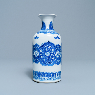 Een Chinese blauw-witte rouleau vaas, Kangxi