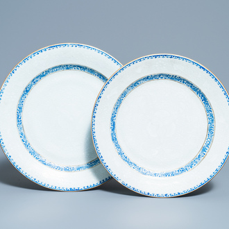 Twee Chinese blauw-witte bianco-sopra-bianco schotels, Yongzheng/Qianlong