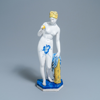 Une grande figure d'Eve en faïence polychrome de Samson, Paris, 19ème