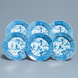 SIx assiettes en porcelaine de Chine en bleu et blanc à décor d'une scène du 'Xi Xiang Ji', Qianlong