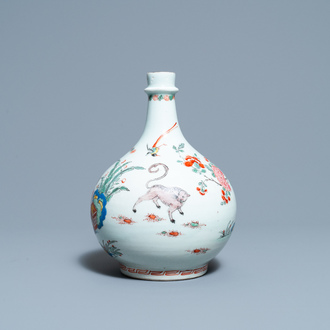 A Dutch-decorated Kakiemon-style Japanese Arita apothecary flask, Edo, 17/18th C.