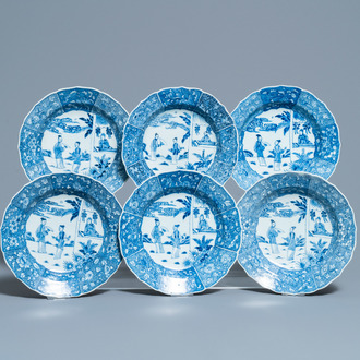 Six assiettes en porcelaine de Chine en bleu et blanc à décor d'une scène du 'Xi Xiang Ji', Qianlong