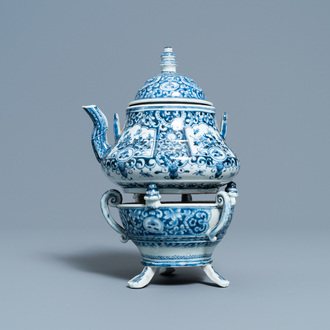 Une très rare théière sur réchaud en porcelaine Arita en bleu et blanc dans le style de Delft, Japon, Edo, ca. 1750