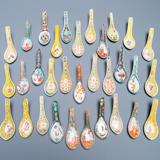 32 Chinese Canton famille rose and yellow-ground spoons, 19/20th C.